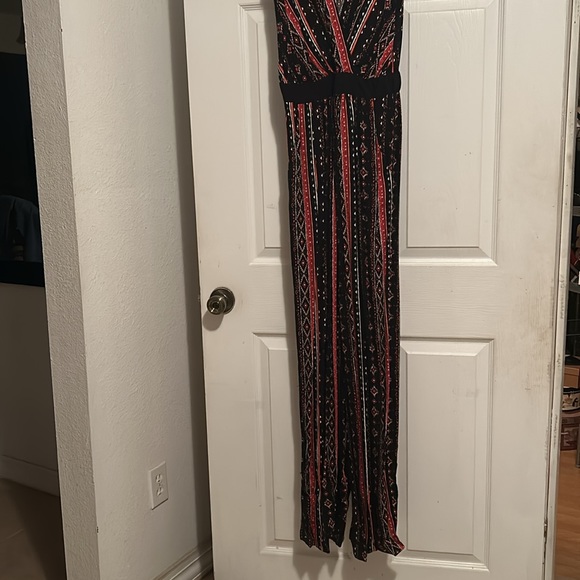SIZE: MEDIUM JUMPSUIT - Picture 5 of 5